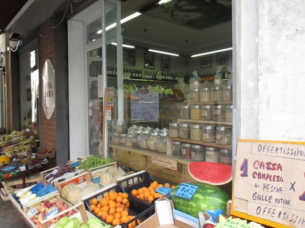 La vetrina del melograno frutta