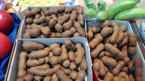 frutta di stagione con il negozio il melogranofrutta a carmagnola