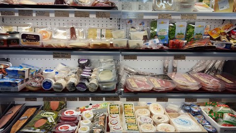 Veduta di alcuni prodotti Il melograno frutta a Carmagnola